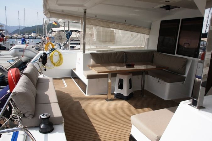 Fountaine Pajot Lucia 40 | Amber