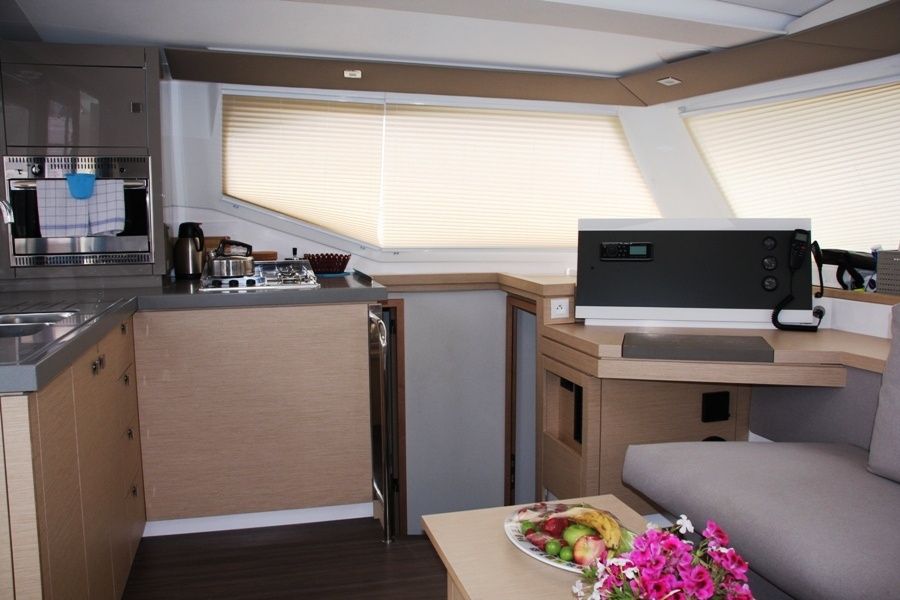 Fountaine Pajot Lucia 40 | Amber
