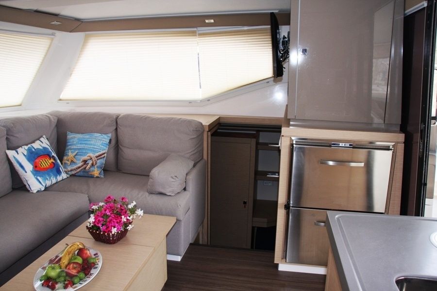 Fountaine Pajot Lucia 40 | Amber