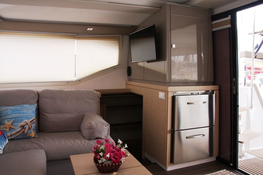 Fountaine Pajot Lucia 40 | Amber
