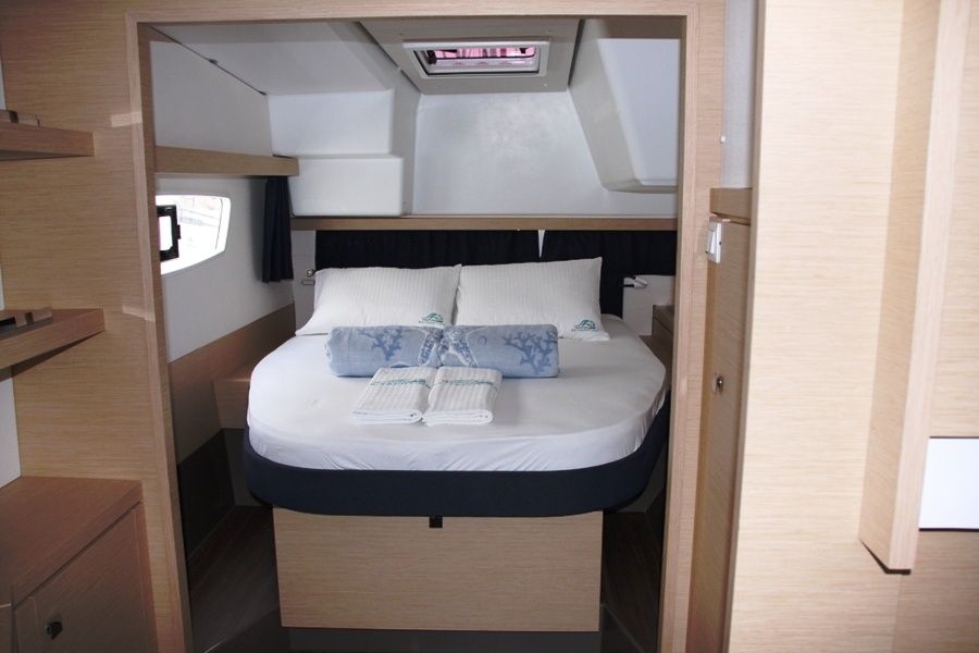 Fountaine Pajot Lucia 40 | Amber