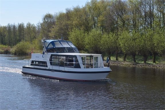 Safari Houseboat 1050