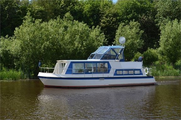 Safari Houseboat 1050
