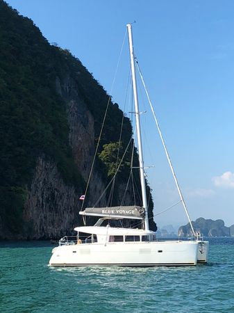 Lagoon 400 S2 | Blue Atoll