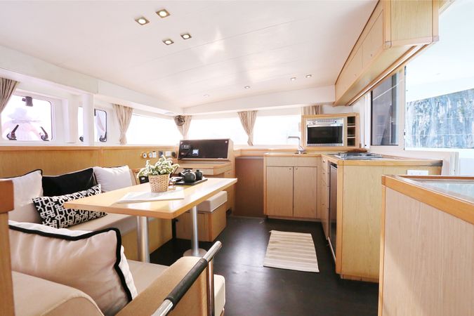 Lagoon 400 S2 | Blue Atoll