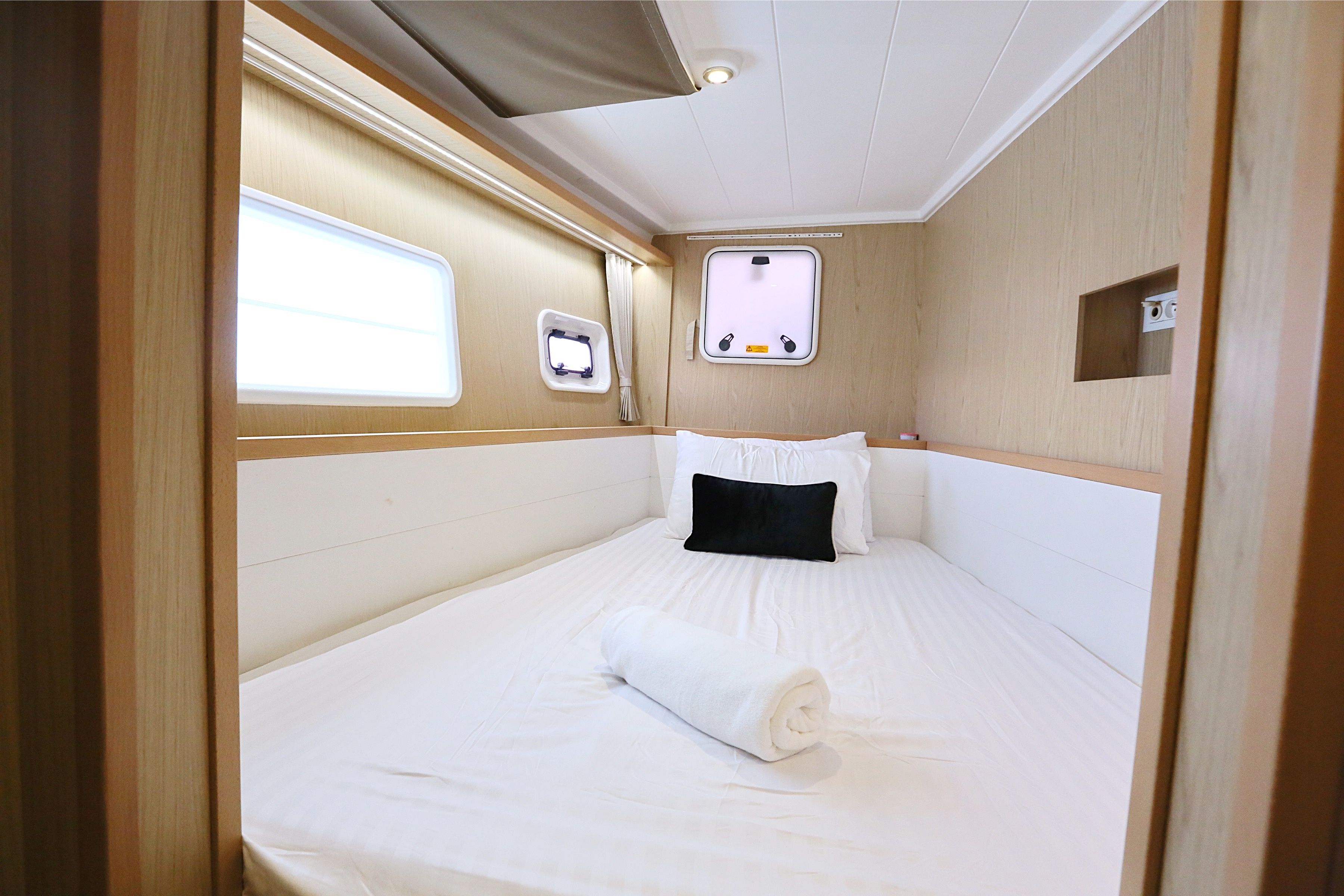 Lagoon 400 S2 | Blue Atoll