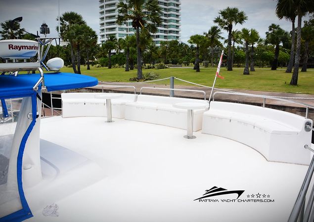 Serenity 73 | White Swan