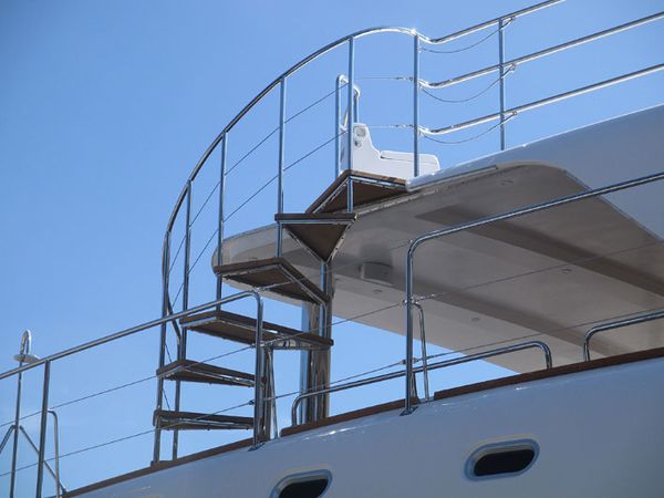 Serenity 73 | White Swan