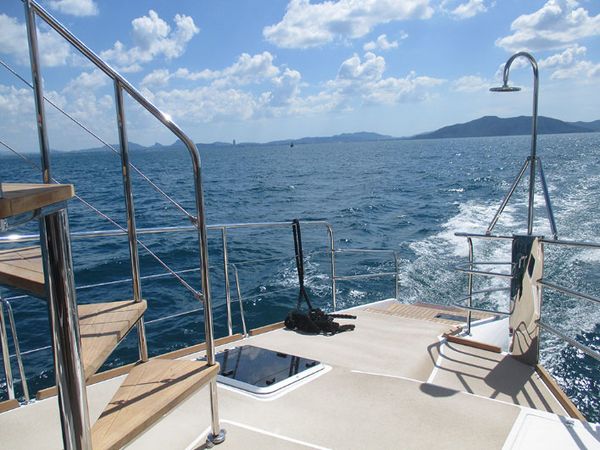 Serenity 73 | White Swan