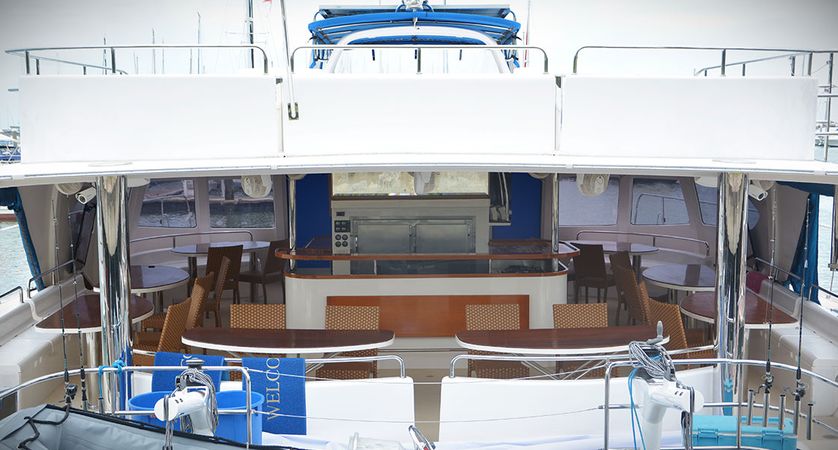 Serenity 73 | White Swan