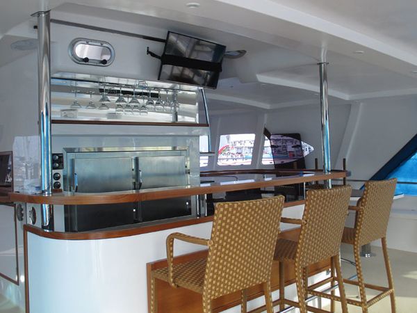 Serenity 73 | White Swan