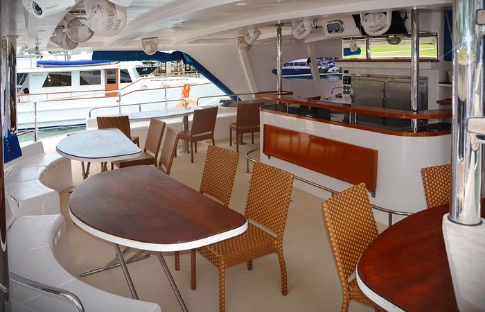 Serenity 73 | White Swan