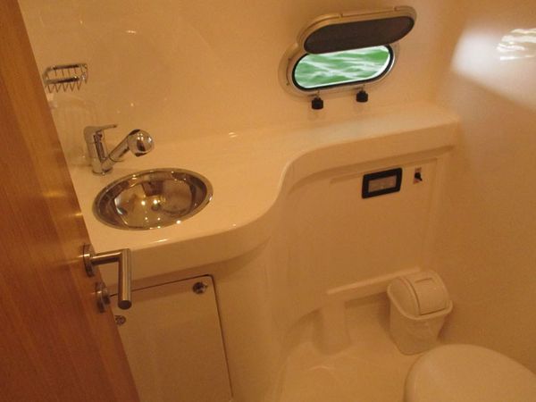 Serenity 73 | White Swan