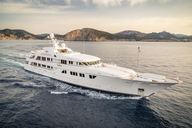 Feadship 213 | Callisto