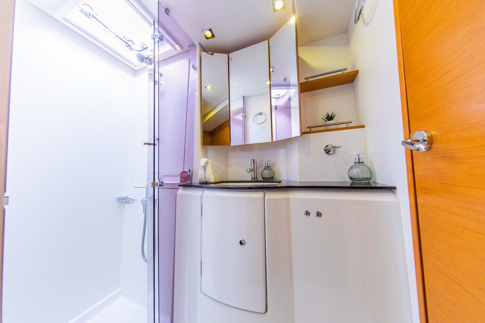 Lagoon 620 | Jyohana