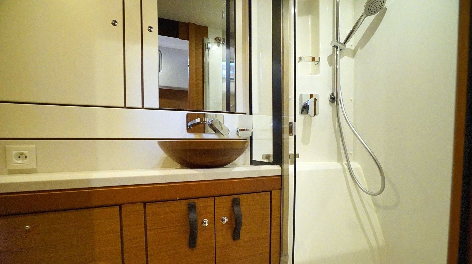 Jeanneau 64 | Freedom