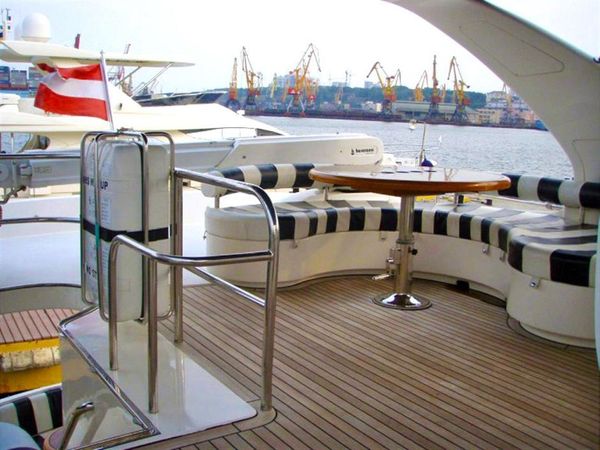 Yaretti 2210 | Mira Mare