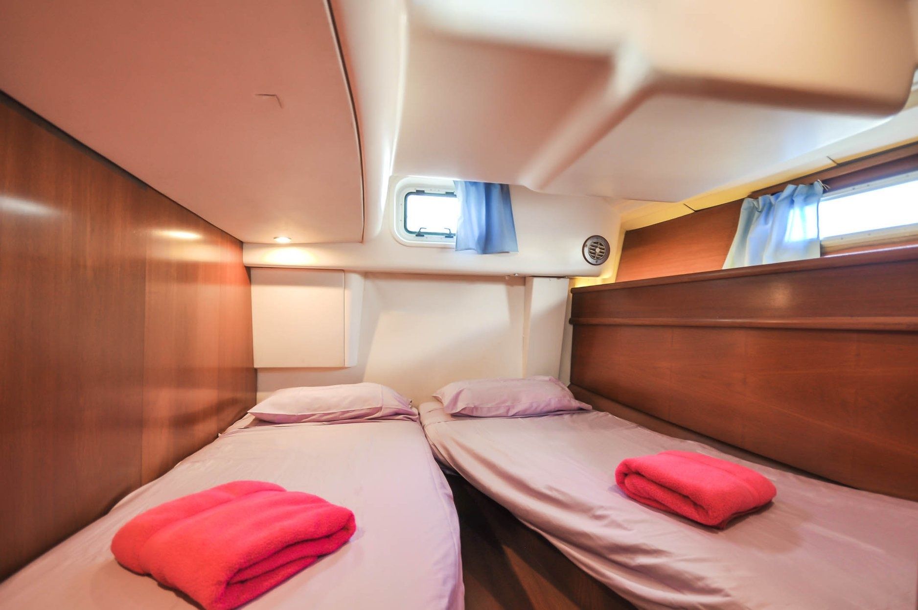 Jeanneau Sun Odyssey 54 DS | Windward Spirit