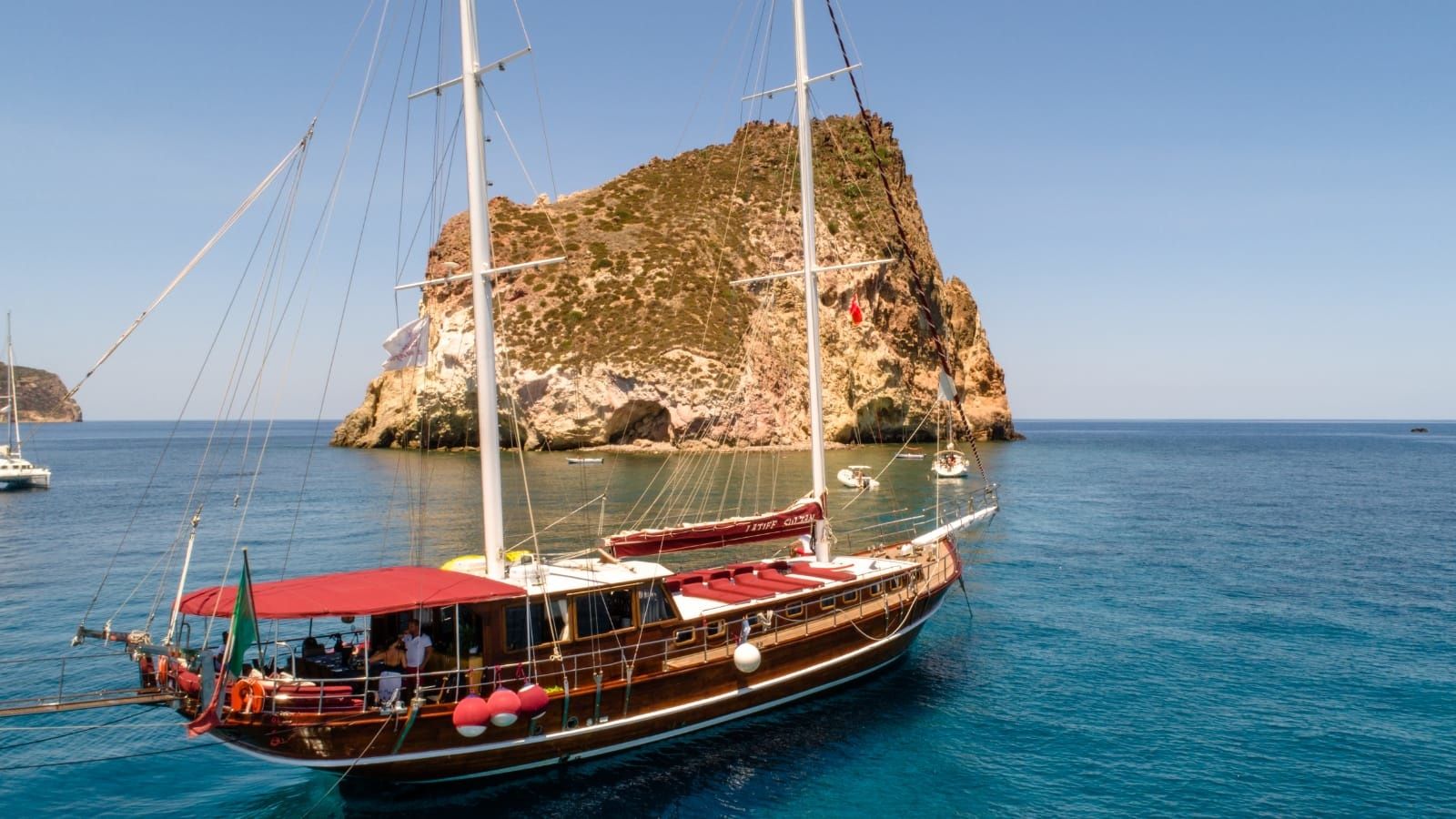 Custom Built 79 | Latife Sultan