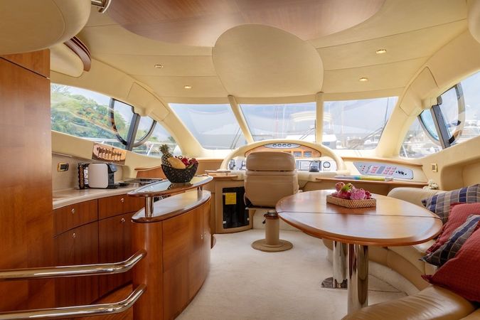 Azimut 55 | Pillars Spirit