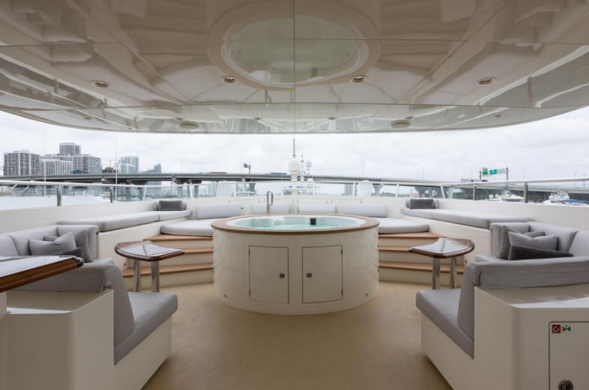 Newcastle Marine 128 | Safira