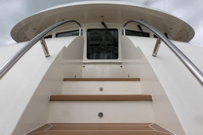 Newcastle Marine 128 | Safira