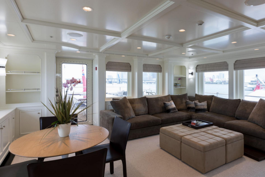 Newcastle Marine 128 | Safira