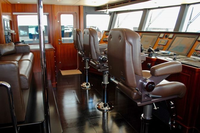 Newcastle Marine 128 | Safira