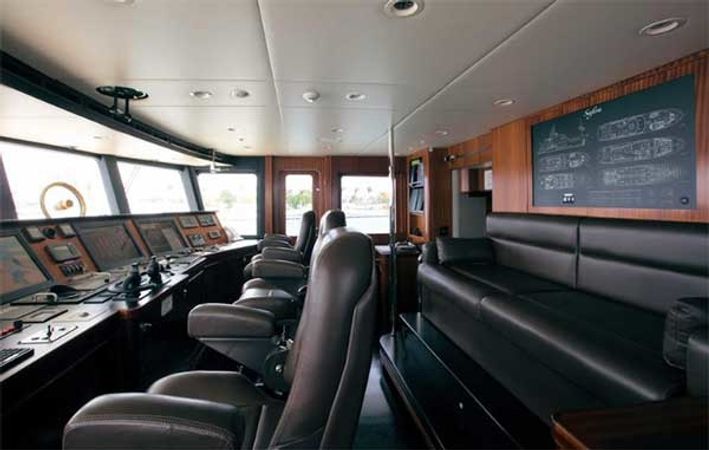 Newcastle Marine 128 | Safira