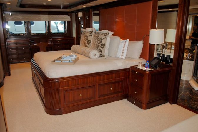 Newcastle Marine 128 | Safira