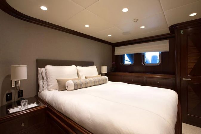 Newcastle Marine 128 | Safira