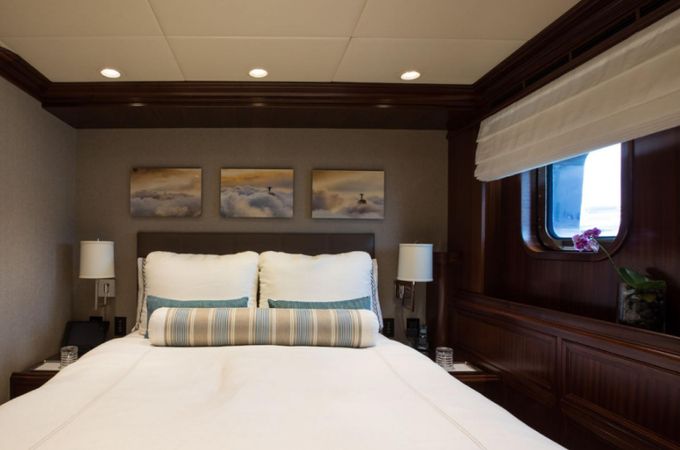 Newcastle Marine 128 | Safira