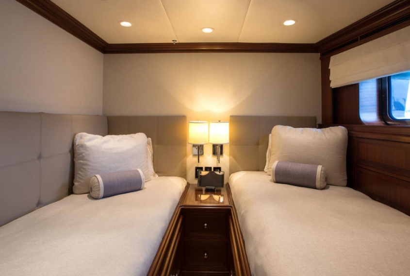 Newcastle Marine 128 | Safira