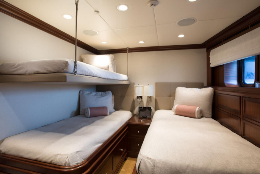 Newcastle Marine 128 | Safira