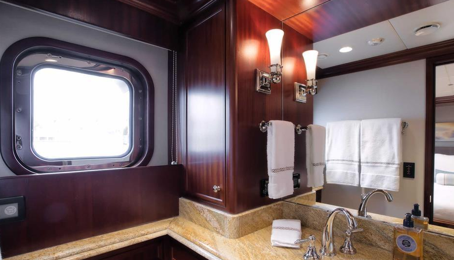 Newcastle Marine 128 | Safira