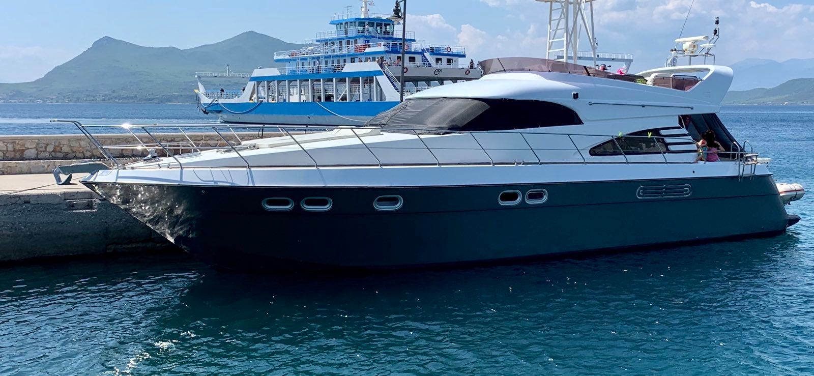 Custom Built 55 | Queen Yacht
