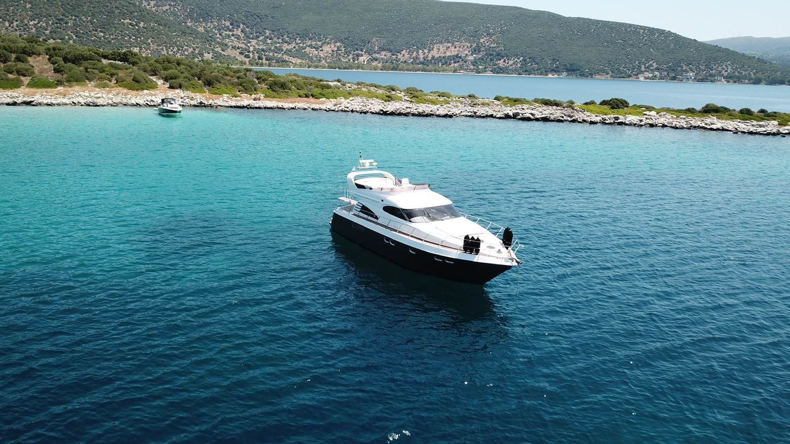 Custom Built 55 | Queen Yacht