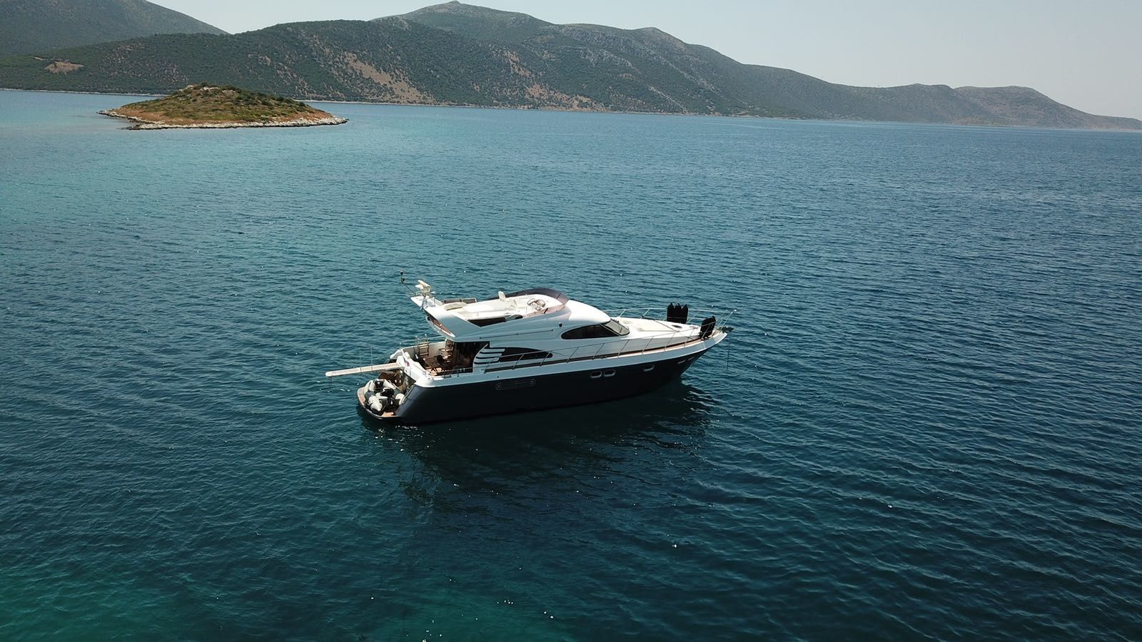 Custom Built 55 | Queen Yacht