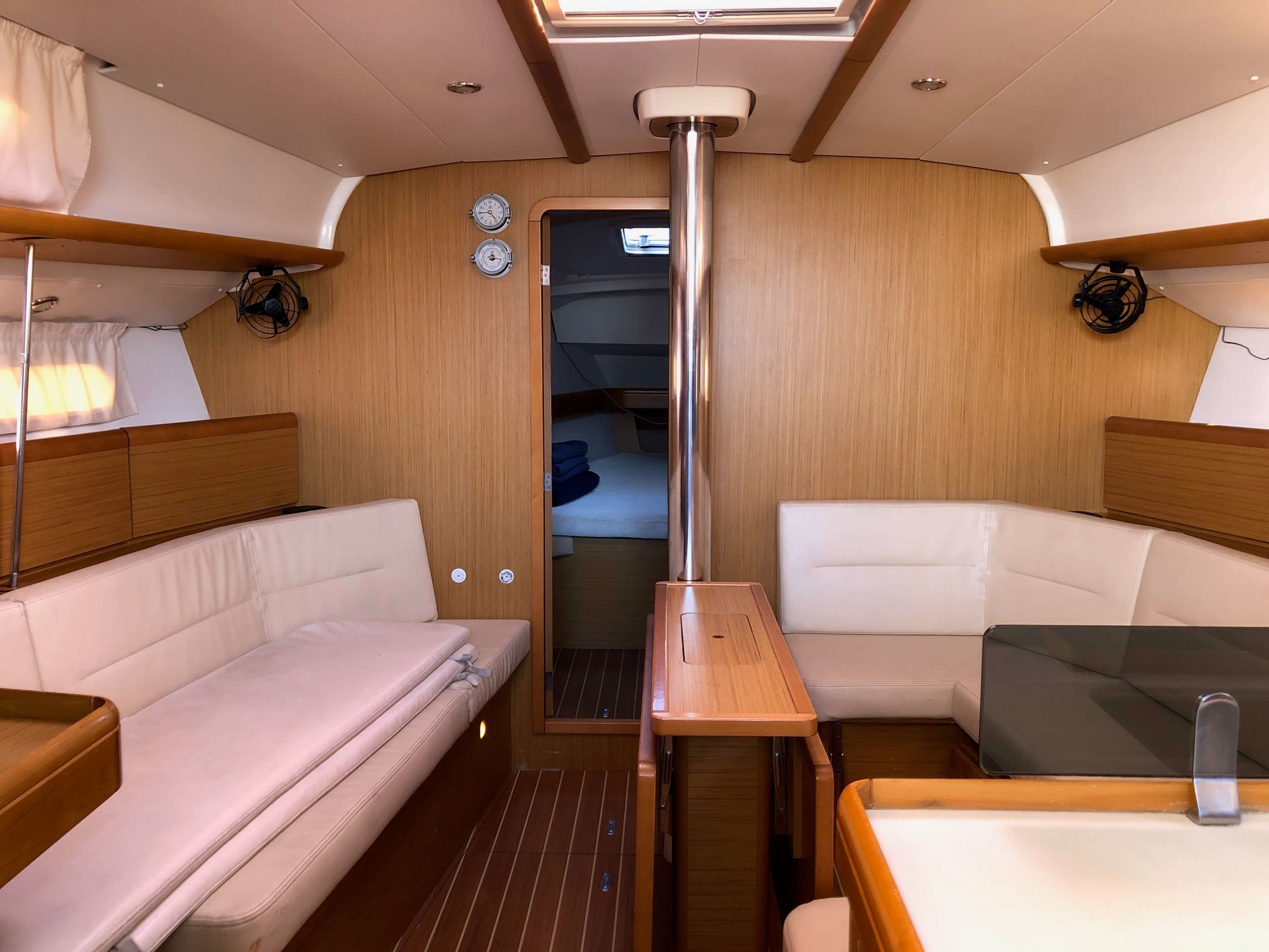 Jeanneau Sun Odyssey 42 | Waterproof