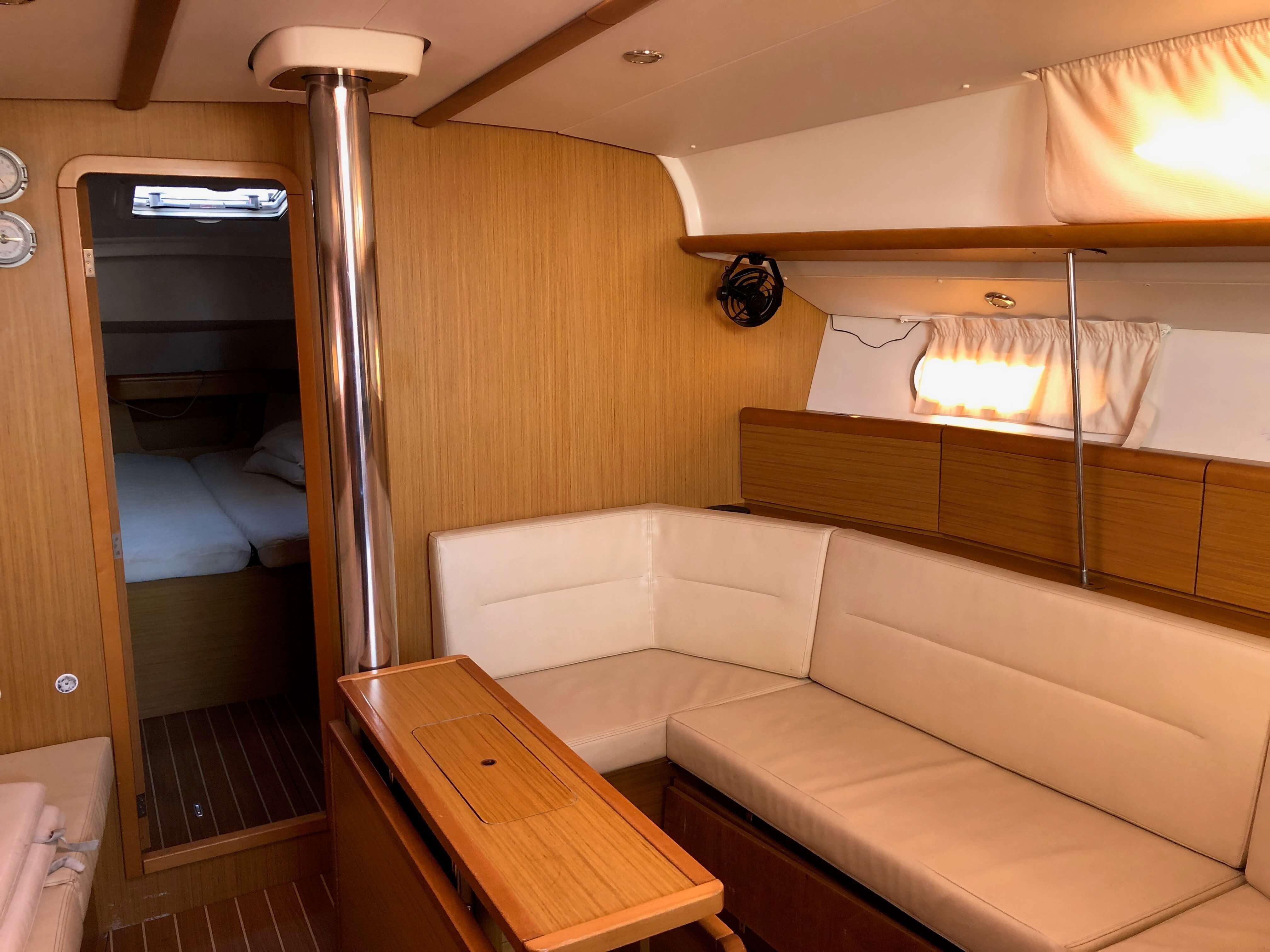 Jeanneau Sun Odyssey 42 | Waterproof