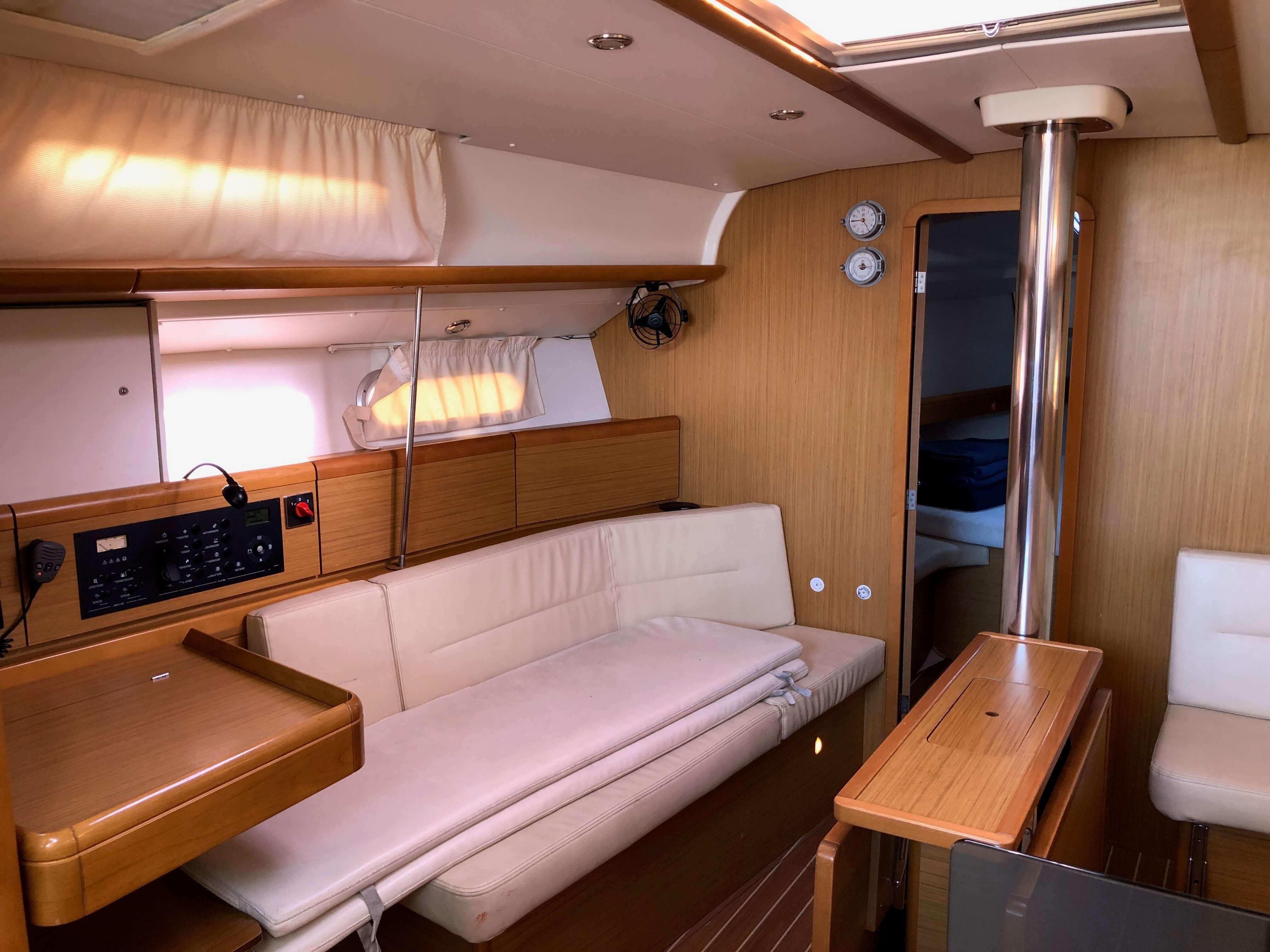 Jeanneau Sun Odyssey 42 | Waterproof