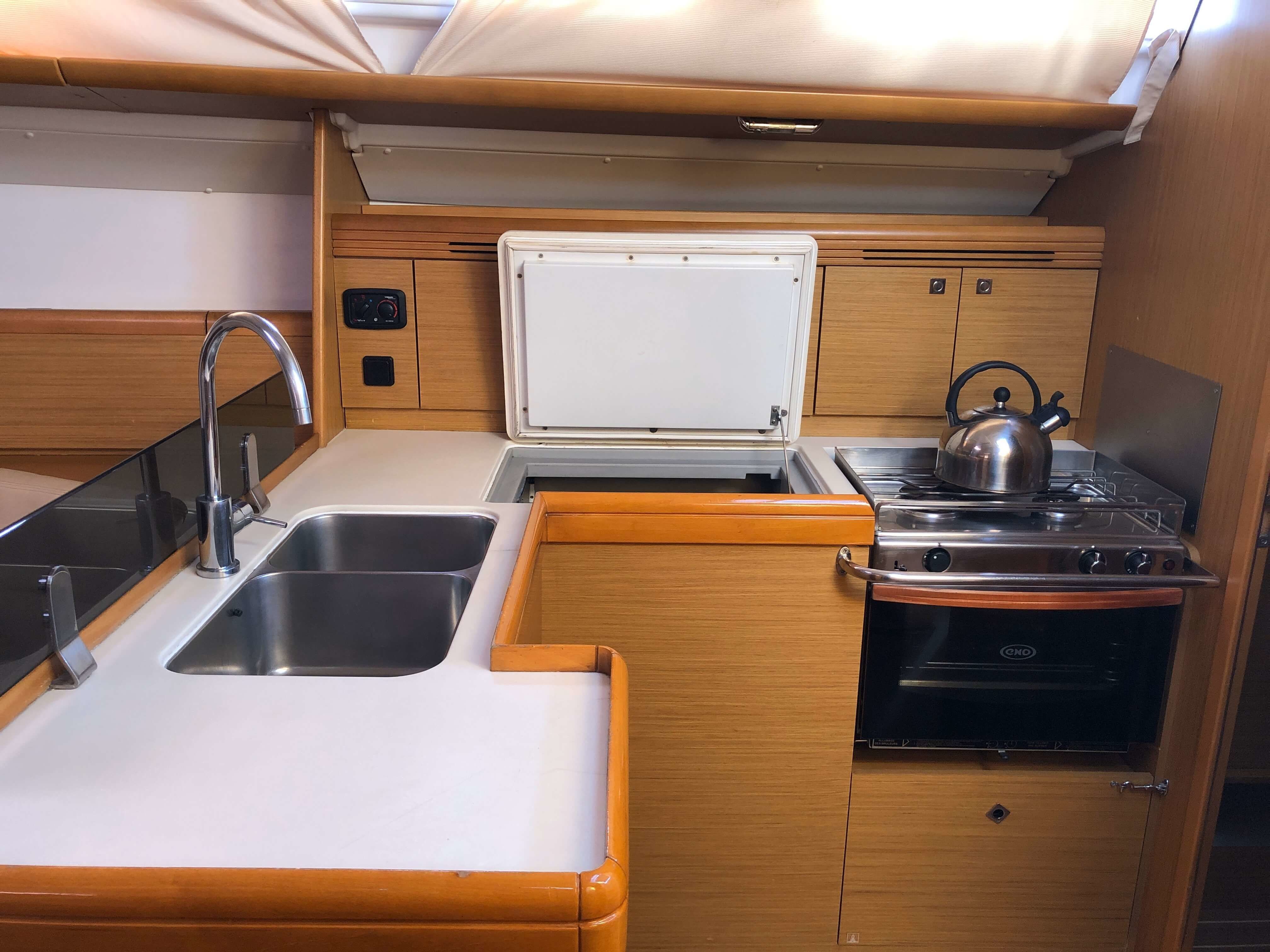 Jeanneau Sun Odyssey 42 | Waterproof