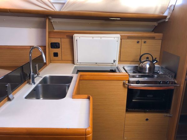 Jeanneau Sun Odyssey 42 | Waterproof