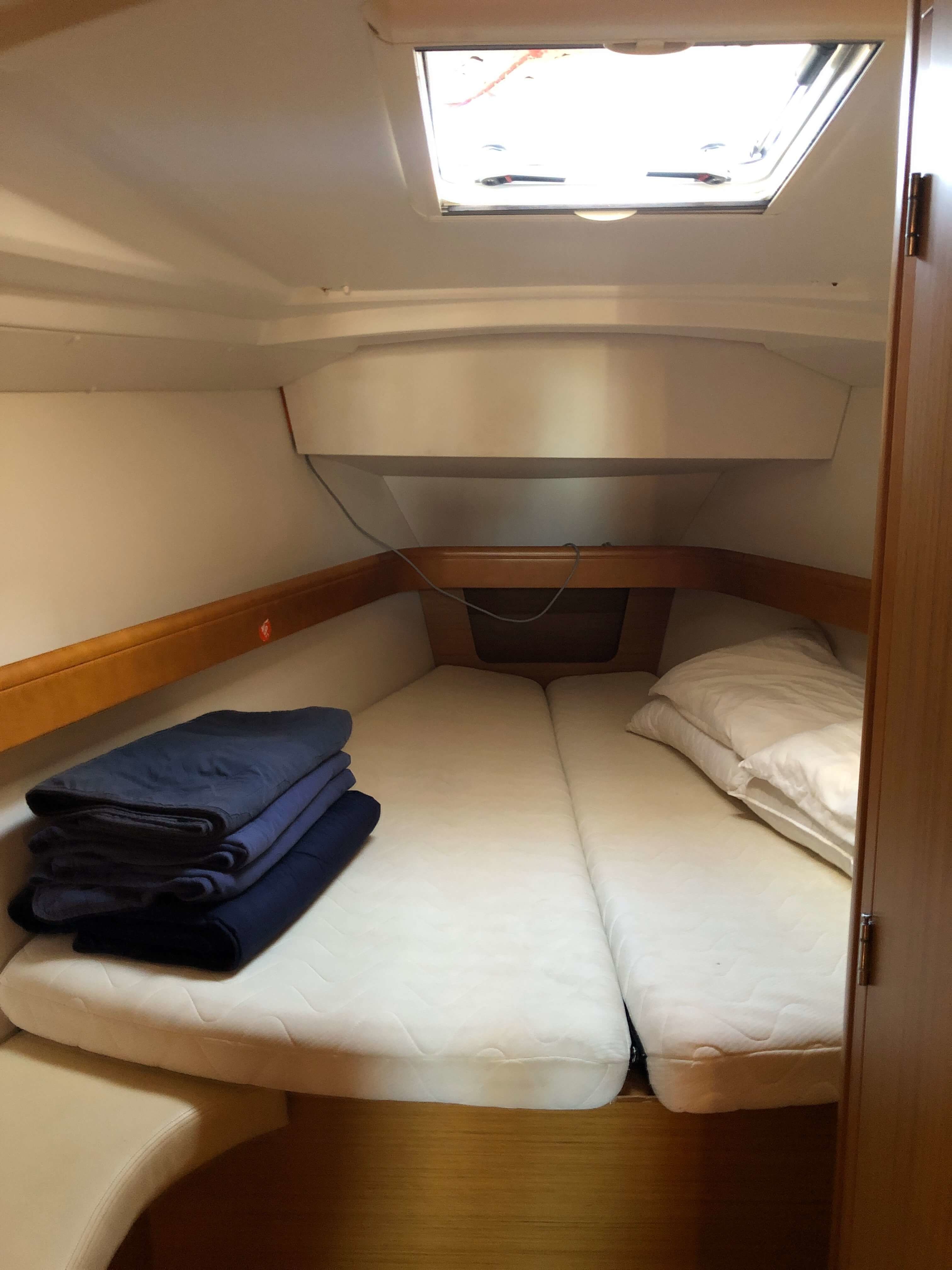 Jeanneau Sun Odyssey 42 | Waterproof