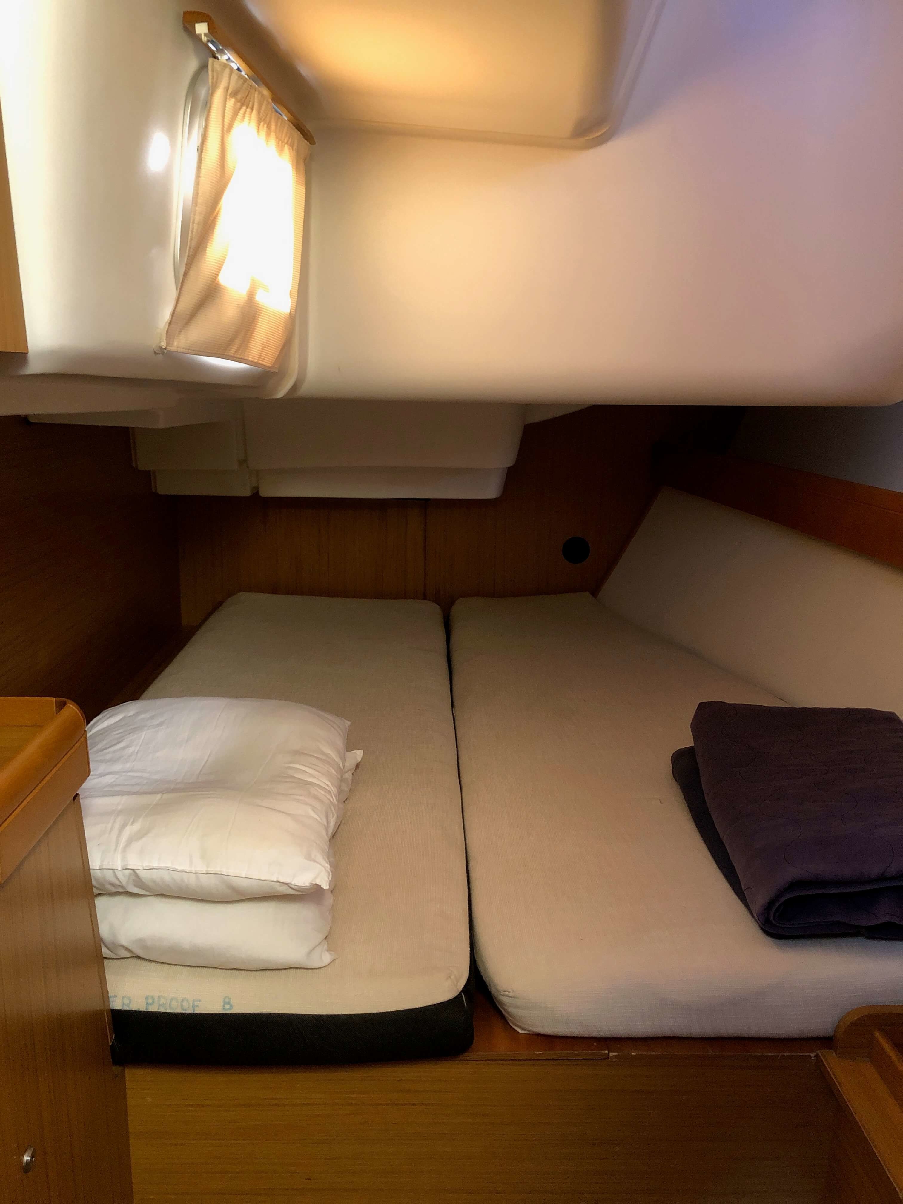 Jeanneau Sun Odyssey 42 | Waterproof