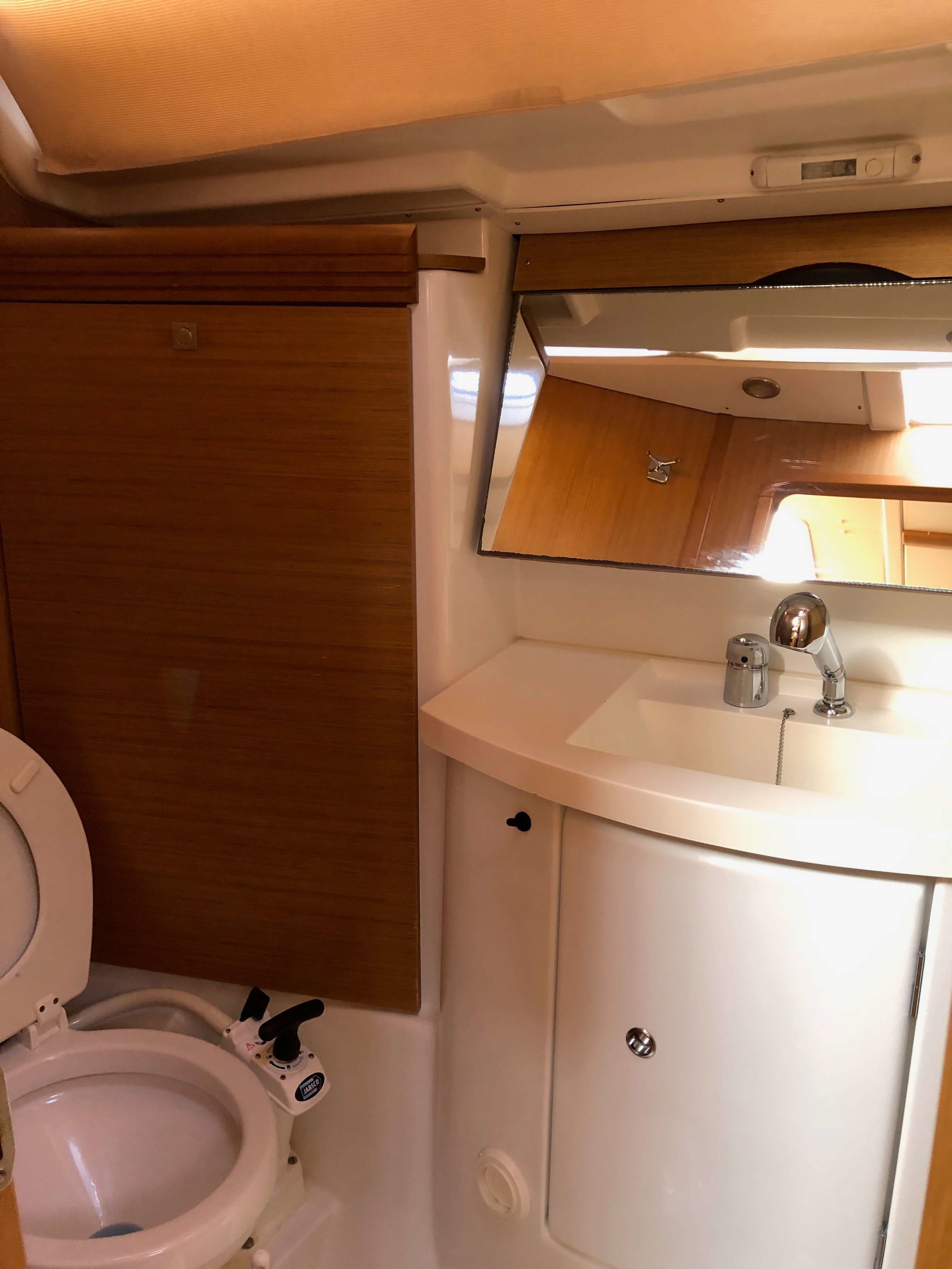 Jeanneau Sun Odyssey 42 | Waterproof
