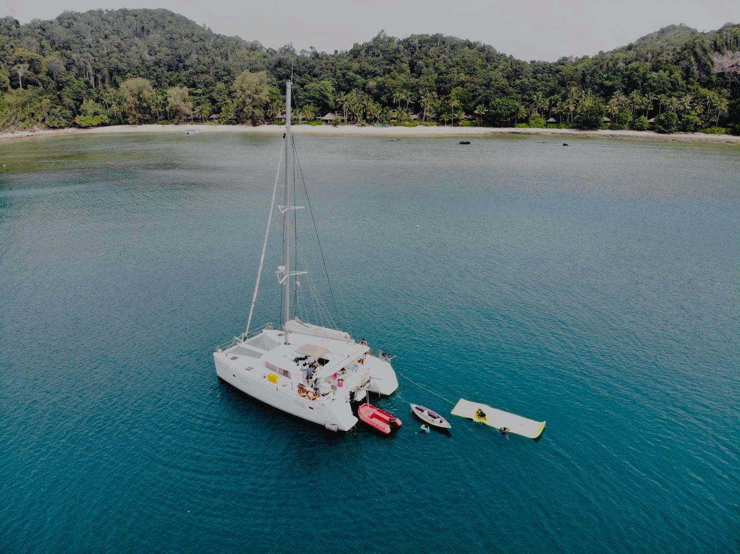 Lagoon 400 S2 | Gracefully