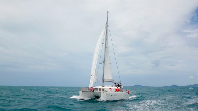 Lagoon 400 S2 | Gracefully