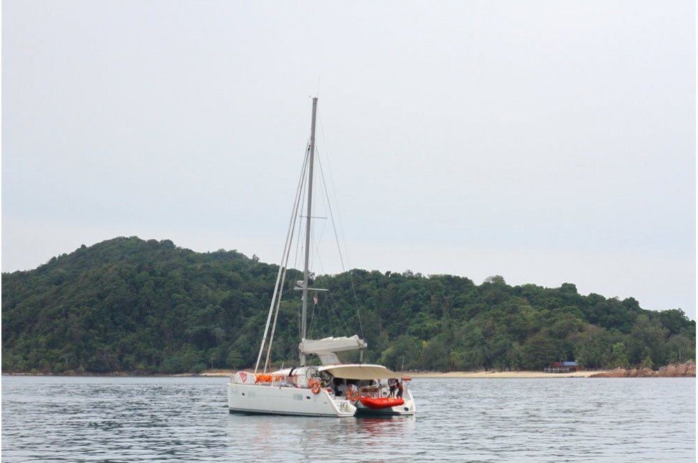 Lagoon 400 S2 | Gracefully