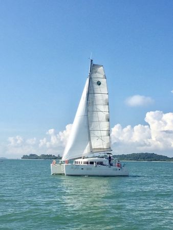 Lagoon 400 S2 | Gracefully